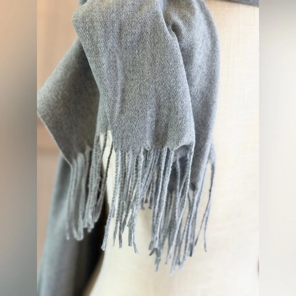 Sky Cashmere Gray Wool Scarf. 25”x68”. Neutral | Cozy | Fringed | Warm. EUC